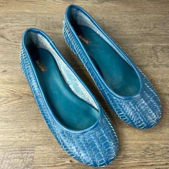 Gee WaWa Shoes - Anthropologie Gee WaWa Teal Flats, size 9.5